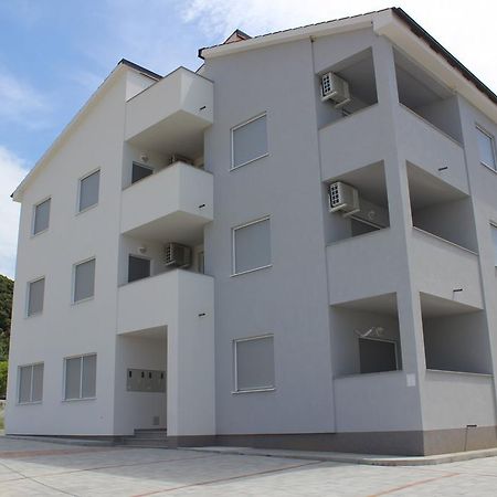 Apartments Petrusic Supetarska Draga Ngoại thất bức ảnh