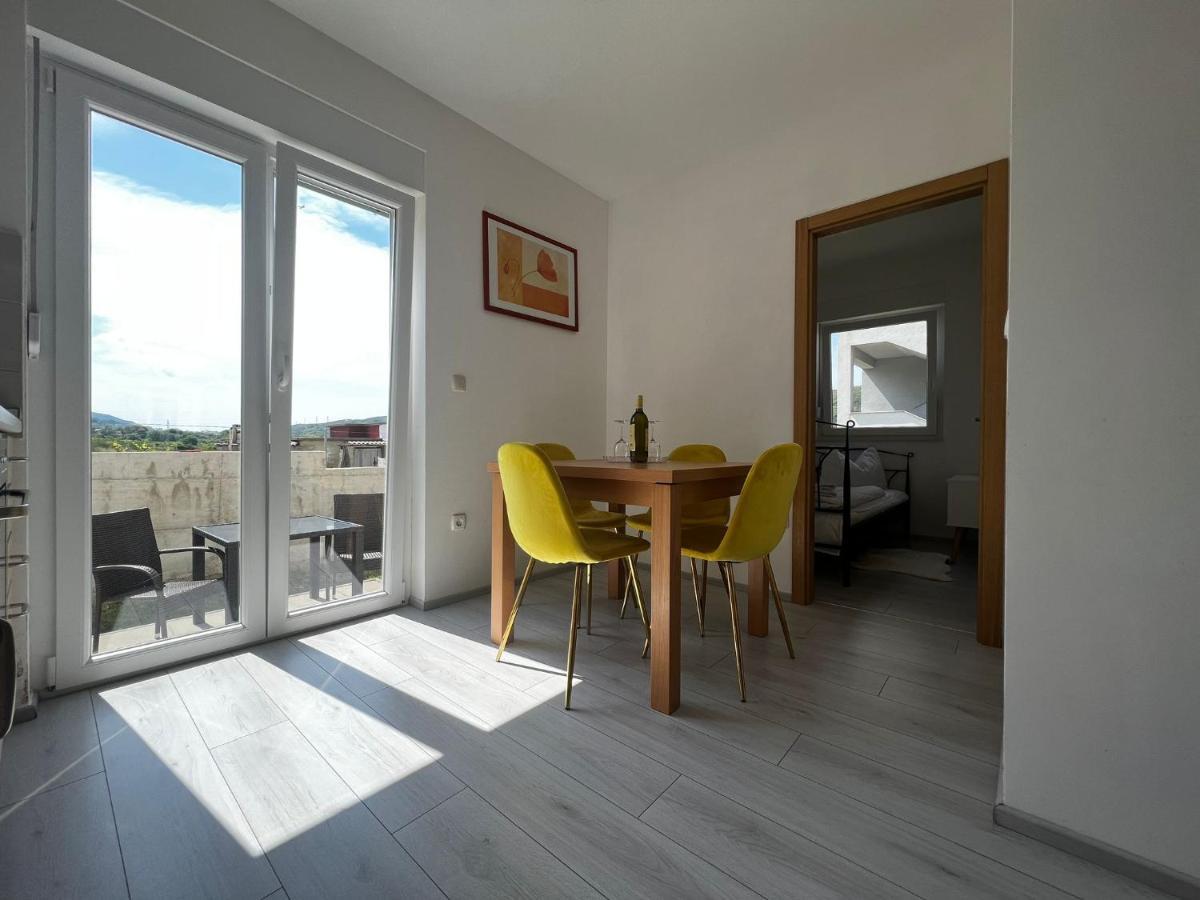 Apartments Petrusic Supetarska Draga Ngoại thất bức ảnh