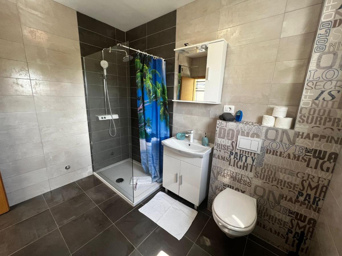 Apartments Petrusic Supetarska Draga Ngoại thất bức ảnh