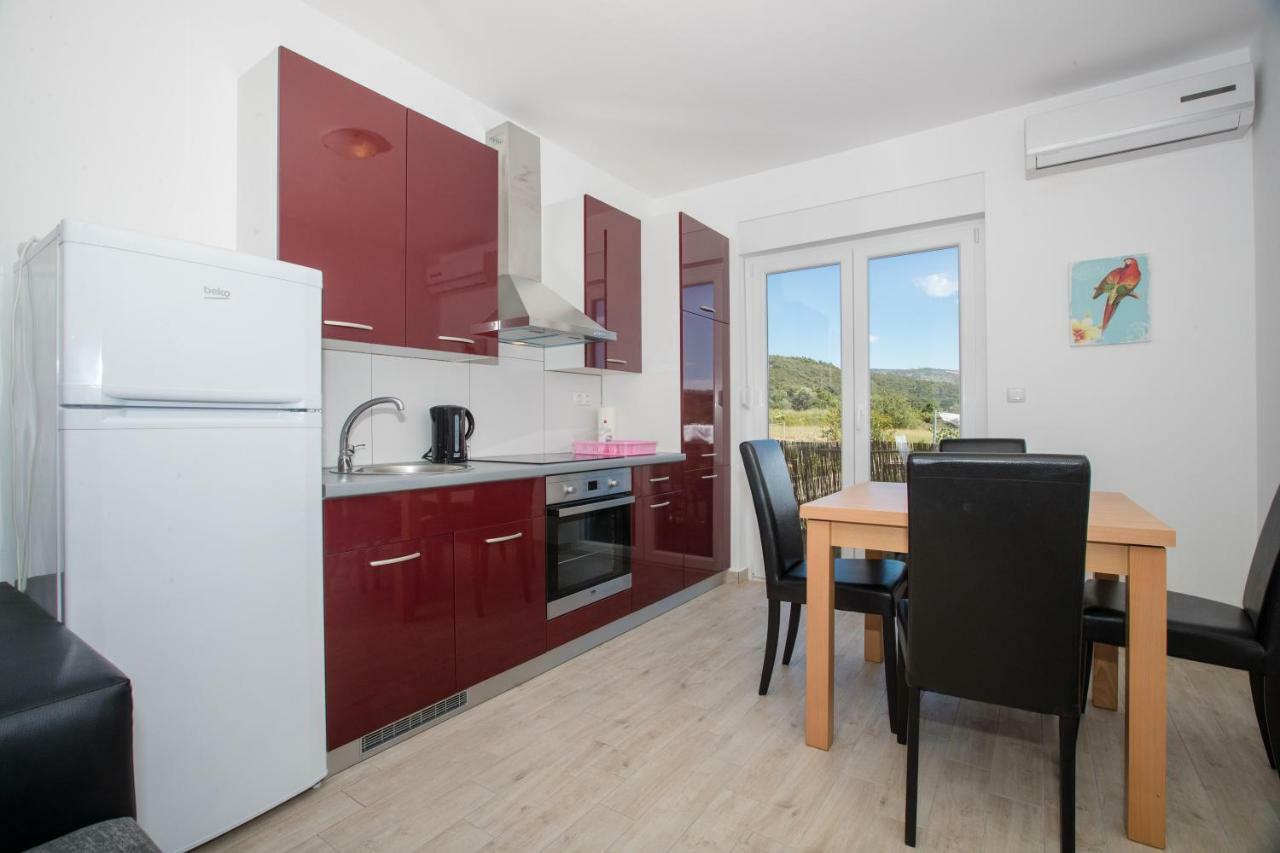 Apartments Petrusic Supetarska Draga Ngoại thất bức ảnh