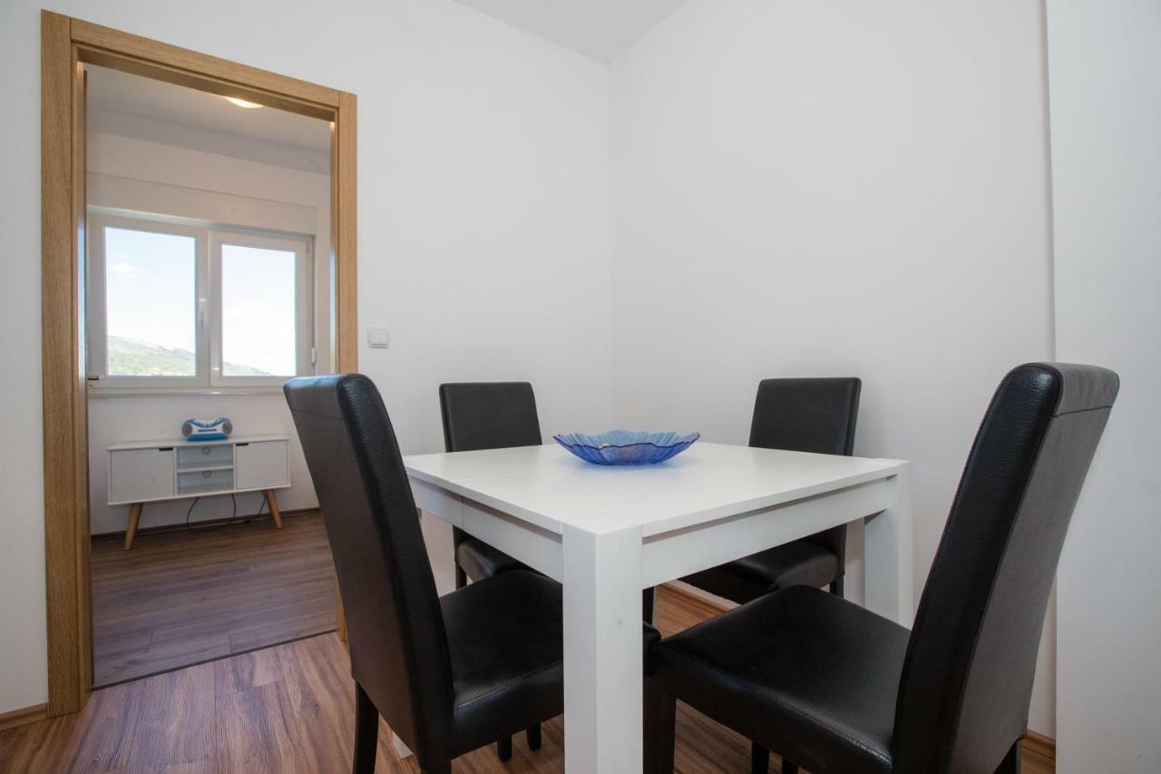 Apartments Petrusic Supetarska Draga Ngoại thất bức ảnh