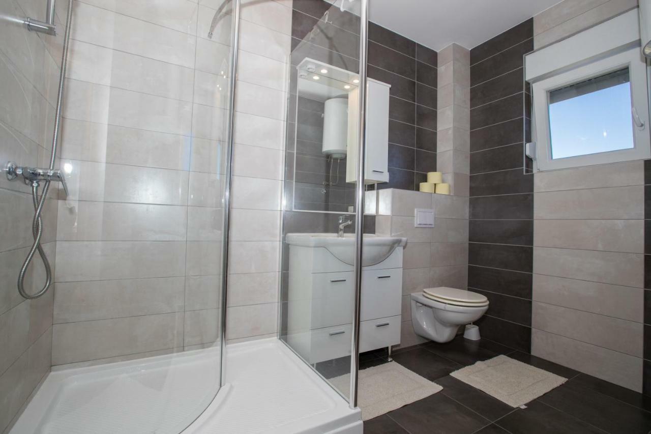 Apartments Petrusic Supetarska Draga Ngoại thất bức ảnh