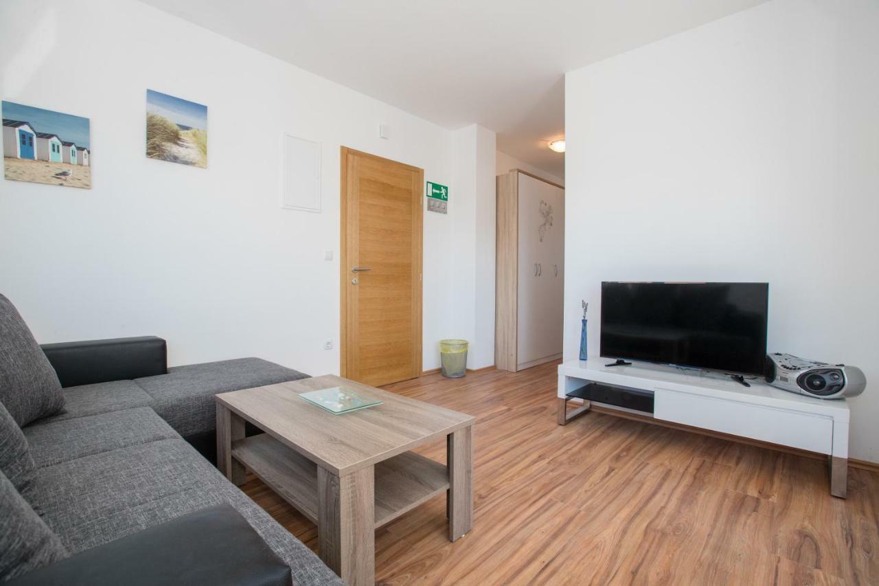 Apartments Petrusic Supetarska Draga Ngoại thất bức ảnh