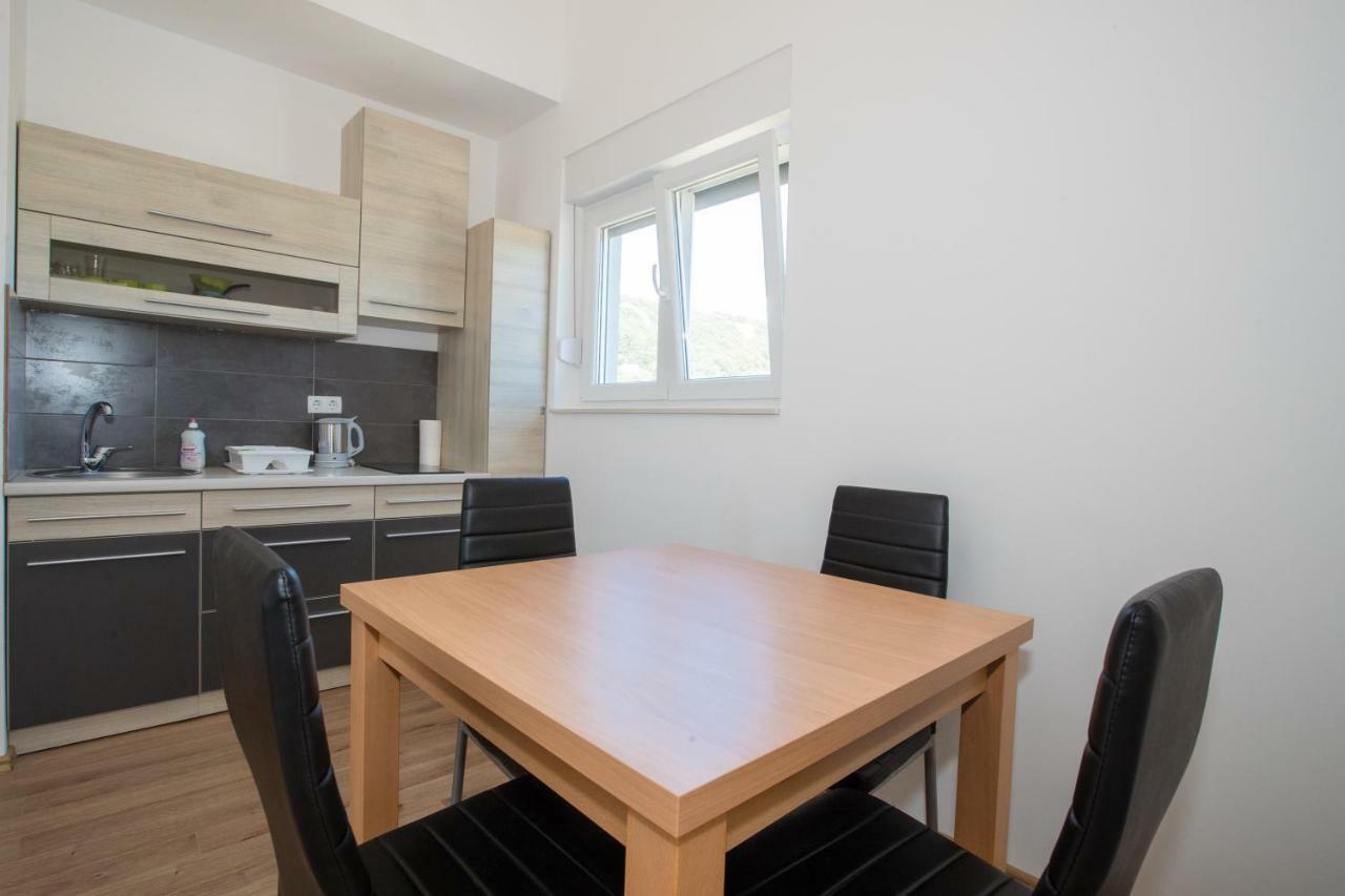 Apartments Petrusic Supetarska Draga Ngoại thất bức ảnh