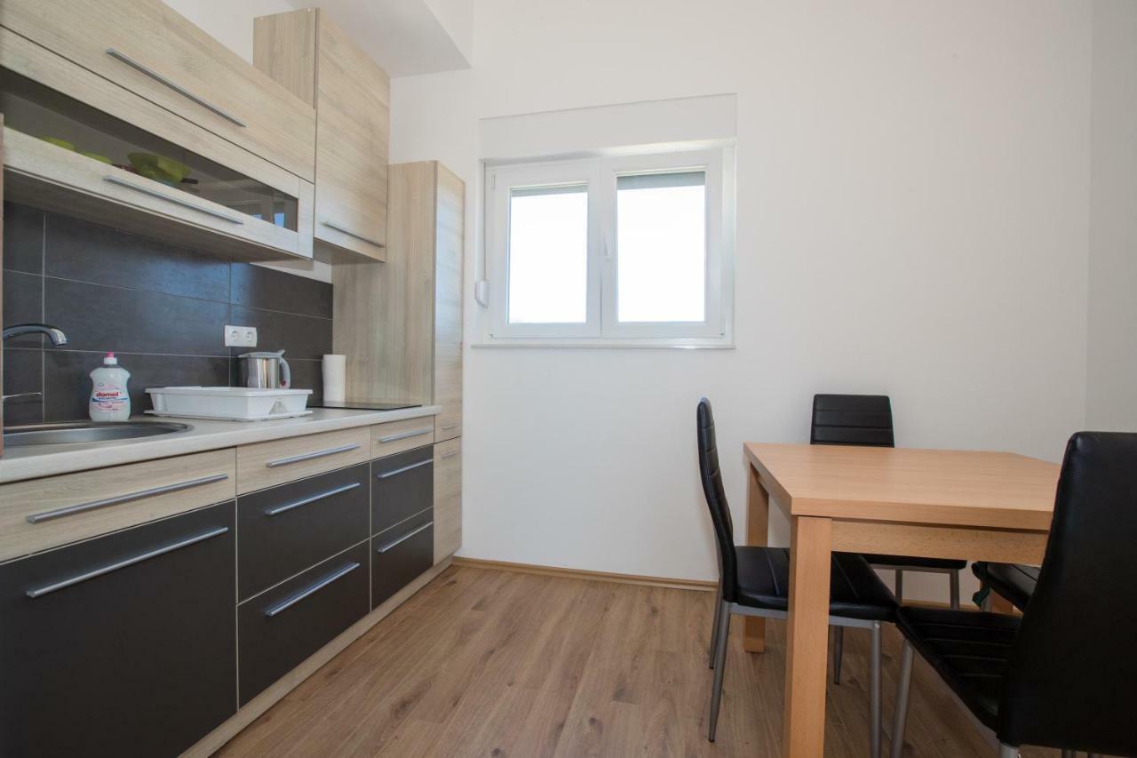 Apartments Petrusic Supetarska Draga Ngoại thất bức ảnh